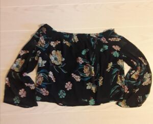 Love Five XL off the shoulder Floral blouse